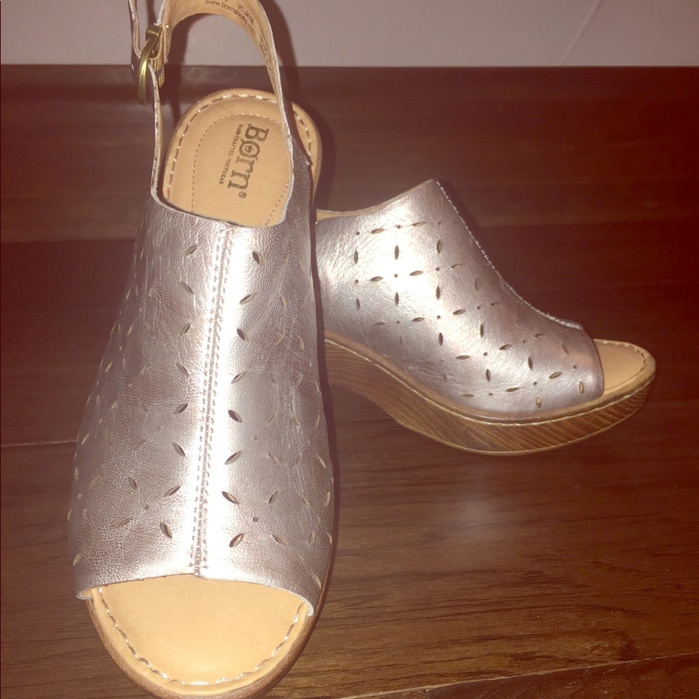 Born sandal wedge silver 9